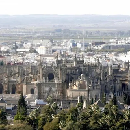 Entero De 170m2 A 100 Metros De La Catedral * Sevilla